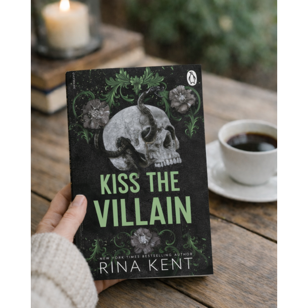 KISS THE VILLAIN
